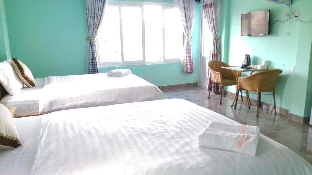 Четырехместный (Четырехместный номер «Комфорт») отеля Hai Long Vuong Hotel, Далат