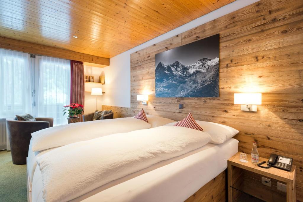 Двухместный (Двухместный номер Делюкс с 1 кроватью - Вид на Эйгер) отеля Hotel Bernerhof Grindelwald, Гриндельвальд