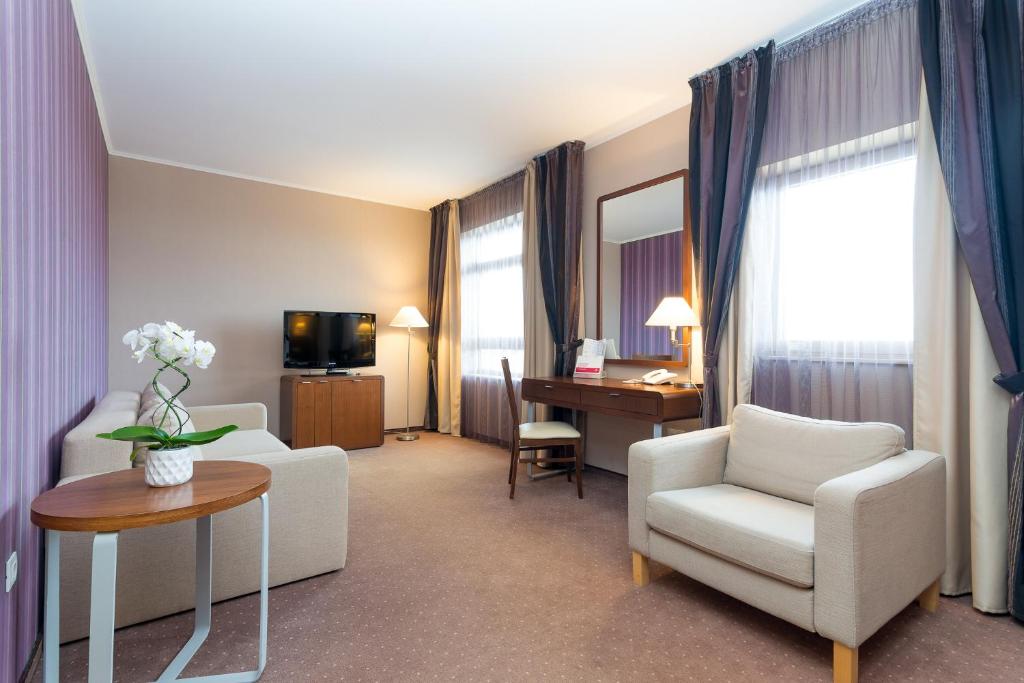 Сьюит (Люкс с 1 кроватью размера «king-size») отеля Ramada Hotel Cluj, Клуж-Напока
