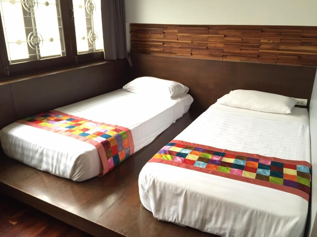 Двухместный (Стандартный двухместный номер с 2 отдельными кроватями) отеля At One Inn Hualampong, Бангкок