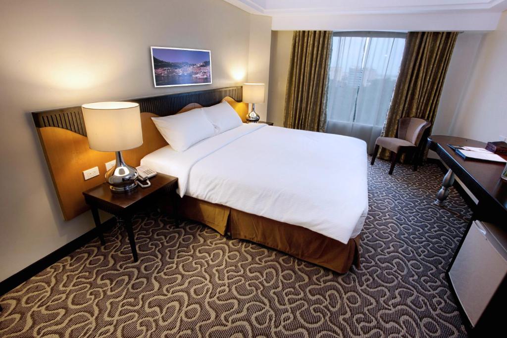Двухместный (Номер Делюкс с кроватью размера «king-size») отеля Hotel Elizabeth Cebu, Себу