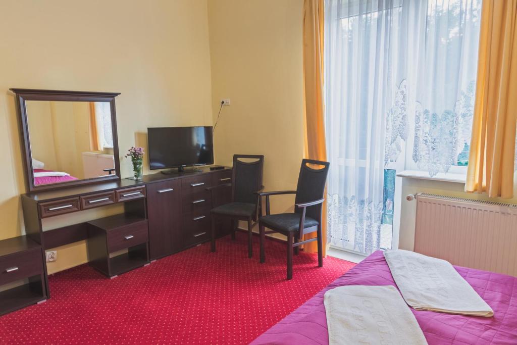 Двухместный (Двухместный номер с 1 кроватью и балконом) парк-отеля Okulski Grand Rozewie, Ястшембя Гора