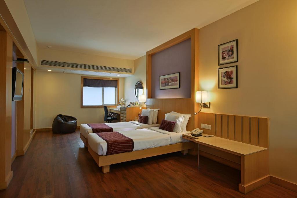Двухместный (Executive Deluxe Room - 25% Discount on food and soft beverage, 15% on laundry) отеля Comfort Inn Heritage, Мумбай