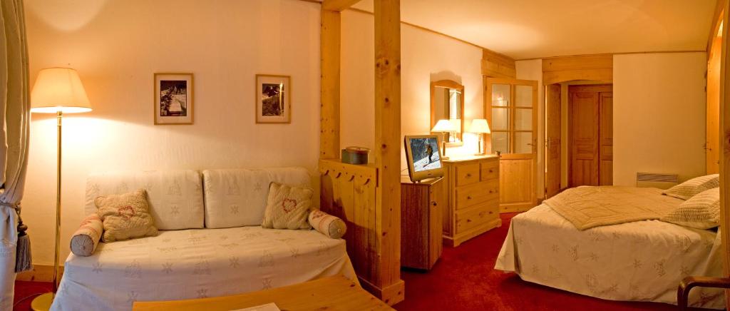 Двухместный (Двухместный номер Делюкс с 1 кроватью или 2 отдельными кроватями) отеля Hôtel Le Jeu de Paume, Шамони-Мон-Блан