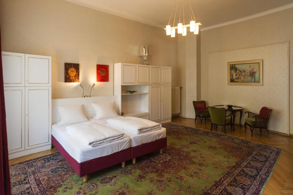 Двухместный (Улучшенный двухместный номер с 1 кроватью) гостевого дома Hotel am Berg, Франкфурт-на-Майне