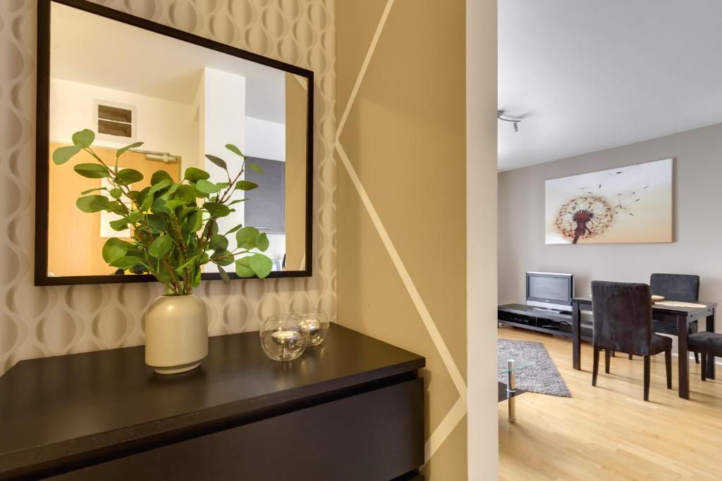 Апартаменты (Апартаменты с 2 спальнями и балконом), Quality Point Apartments