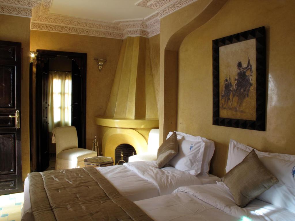 Четырехместный (Улучшенный четырехместный номер) отеля Riad Le Perroquet Bleu Suites & Spa, Марракеш