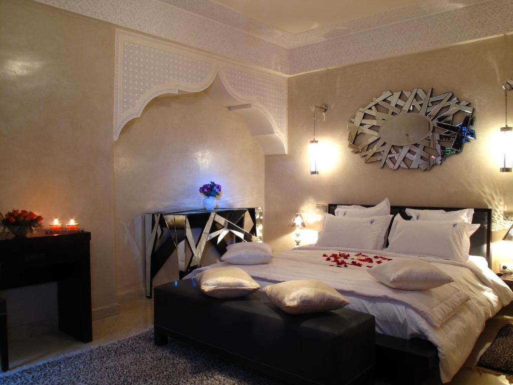 Трехместный (Трехместный номер Делюкс) отеля Riad Le Perroquet Bleu Suites & Spa, Марракеш