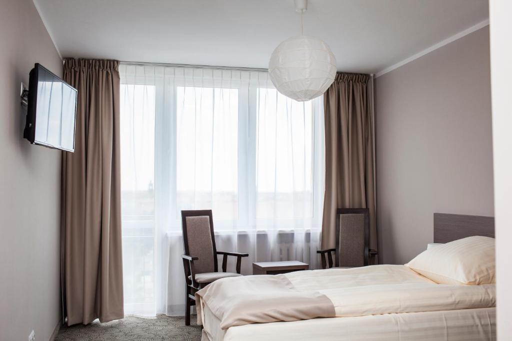 Двухместный (Улучшенный двухместный номер с 2 отдельными кроватями) отеля Hotel Wieniawa, Вроцлав