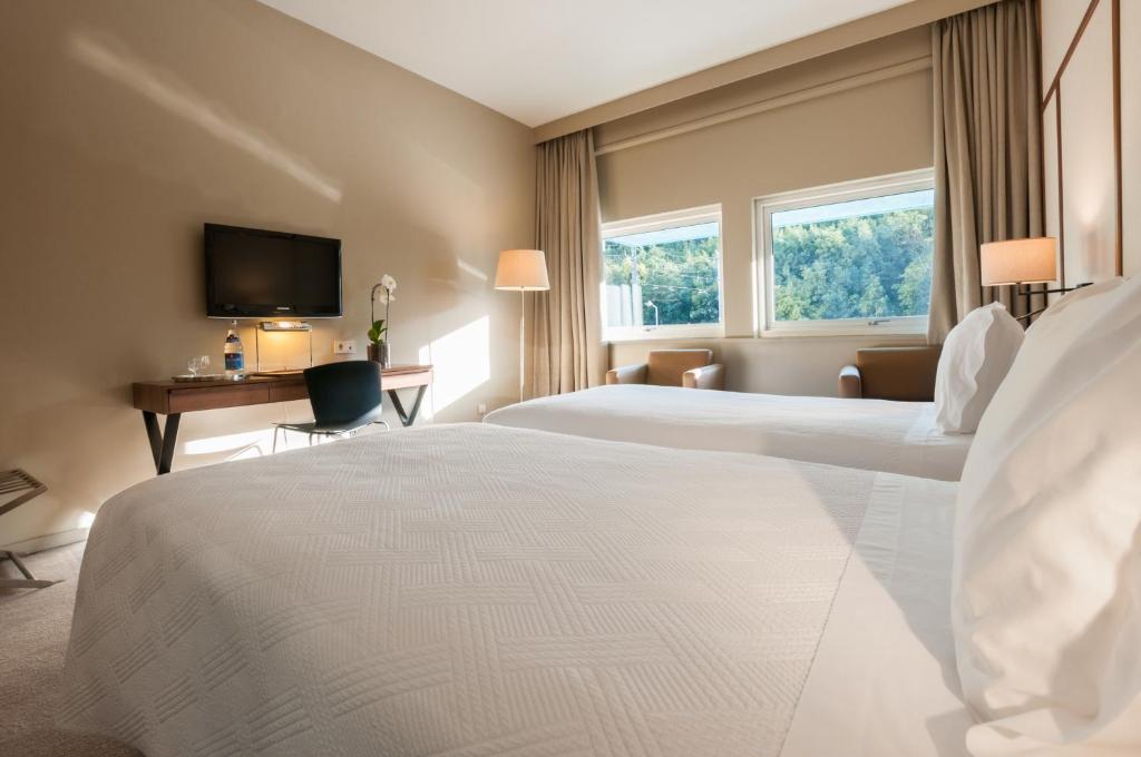Двухместный (Двухместный номер с 2 отдельными кроватями) отеля Hotel de Guimaraes, Гимарайнш