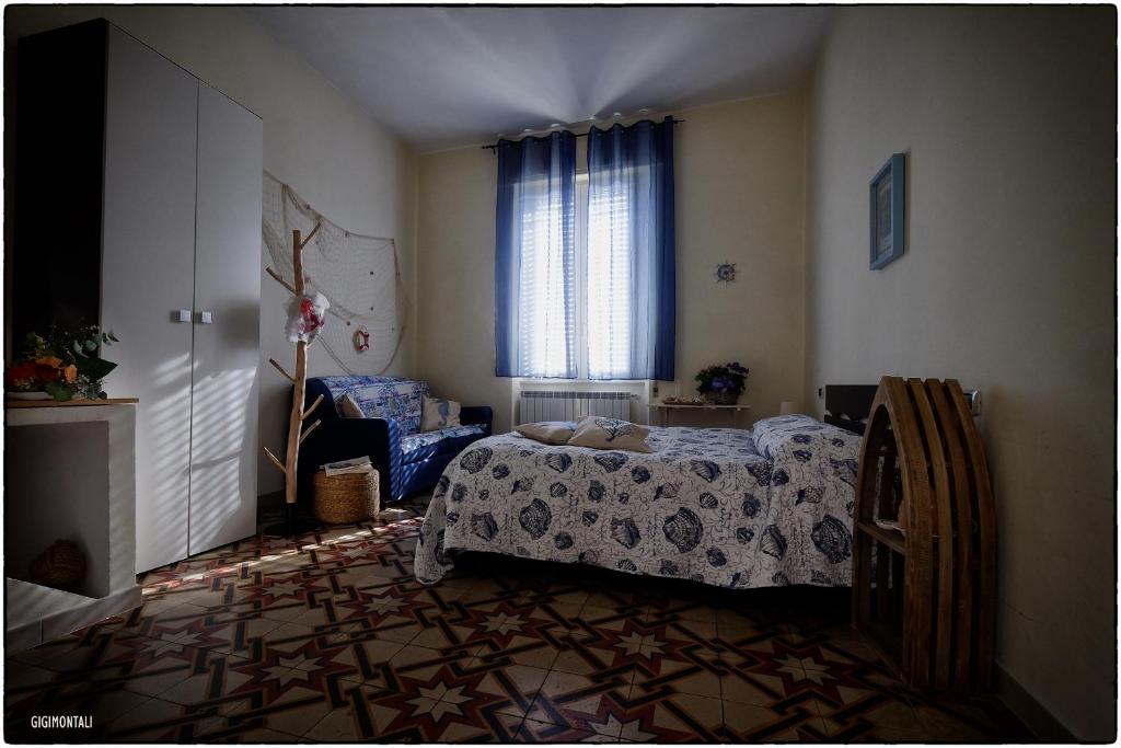 Двухместный (Двухместный номер Делюкс с 1 кроватью (для 2 взрослых и 1 ребенка)) отеля La Casa sul Molo, Виареджо