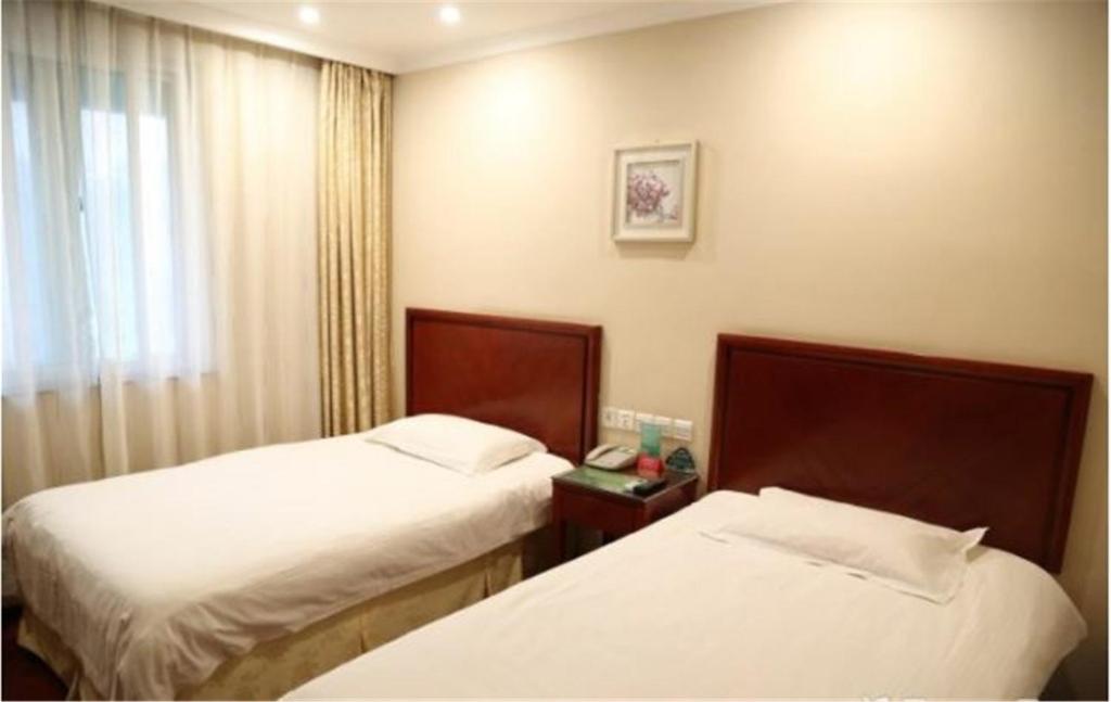 Двухместный (Стандартный двухместный номер с 2 отдельными кроватями) отеля GreenTree Inn ShanDong JiNan Bus Terminal Station Express Hotel, Цзинань