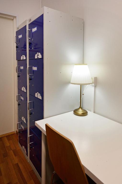 Номер (Кровать в общем 6-местном номере для мужчин и женщин) хостела CheapSleep Hostel Helsinki, Хельсинки