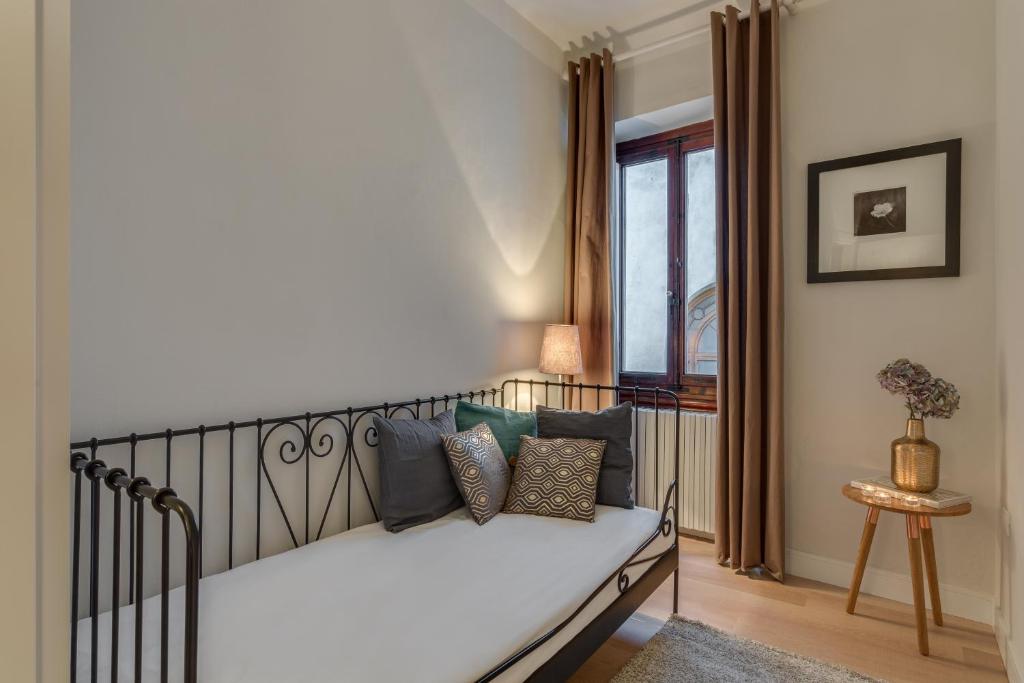 Апартаменты (Апартаменты с 4 спальнями: Via Ghibellina, 69), Apartments Florence- Duomo