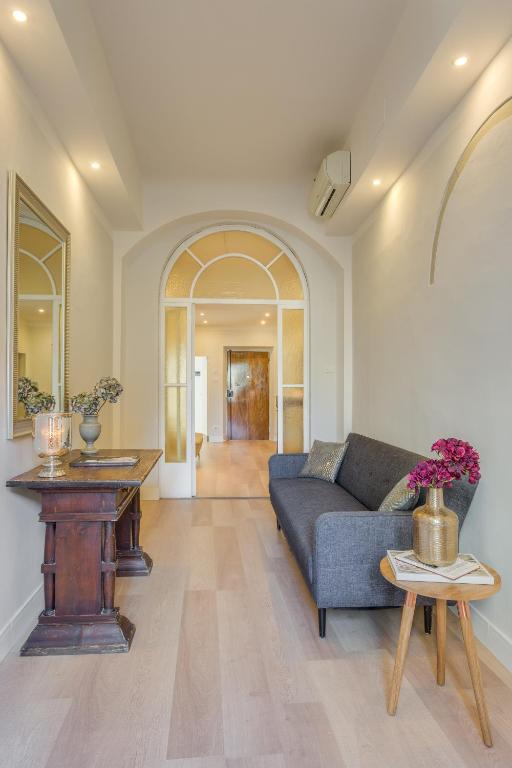 Апартаменты (Апартаменты с 4 спальнями: Via Ghibellina, 69), Apartments Florence- Duomo