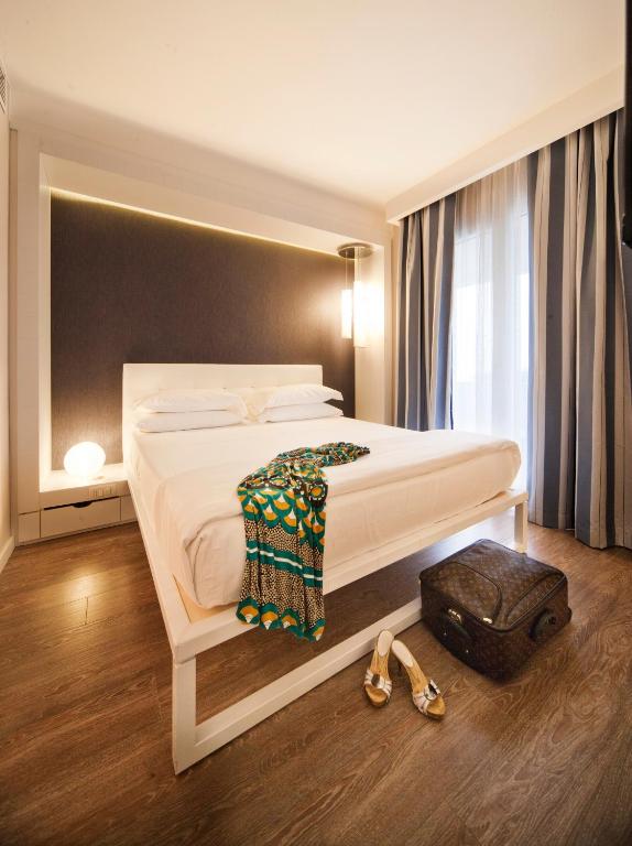 Двухместный (Двухместный номер «Комфорт» с 1 кроватью или 2 отдельными кроватями и балконом) отеля Oxygen Lifestyle Hotel/Helvetia Parco, Римини