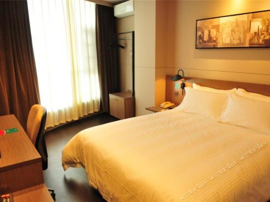 Двухместный (Двухместный номер бизнес-класса с 1 кроватью С) отеля Jinjiang Inn Dali Erhai Lake Park, Дали