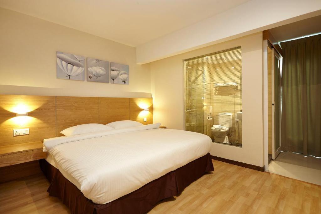 Двухместный (Номер Делюкс с кроватью размера «king-size»), Hotel Six Seasons @ Mid Valley