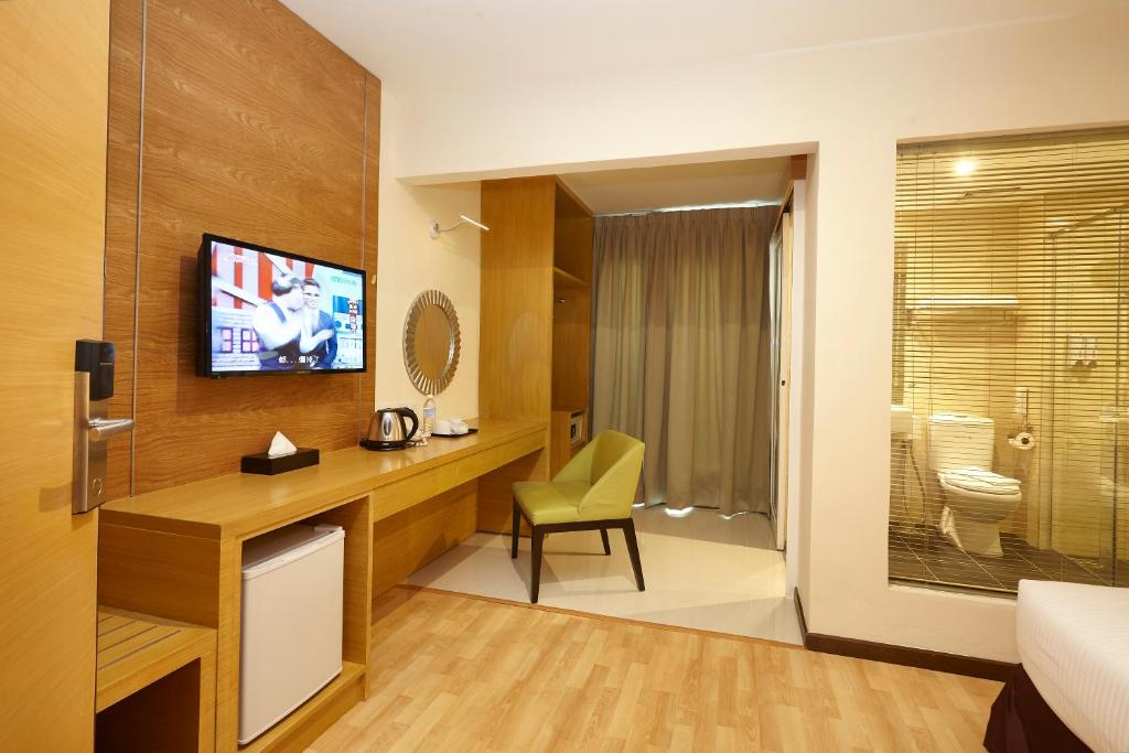 Двухместный (Номер Делюкс с кроватью размера «king-size»), Hotel Six Seasons @ Mid Valley