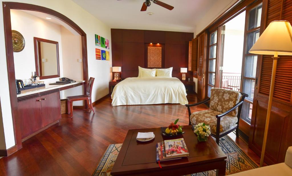 Двухместный (Двухместный номер Делюкс с 1 кроватью или 2 отдельными кроватями и видом на море) курортного отеля Furama Resort Danang, Дананг