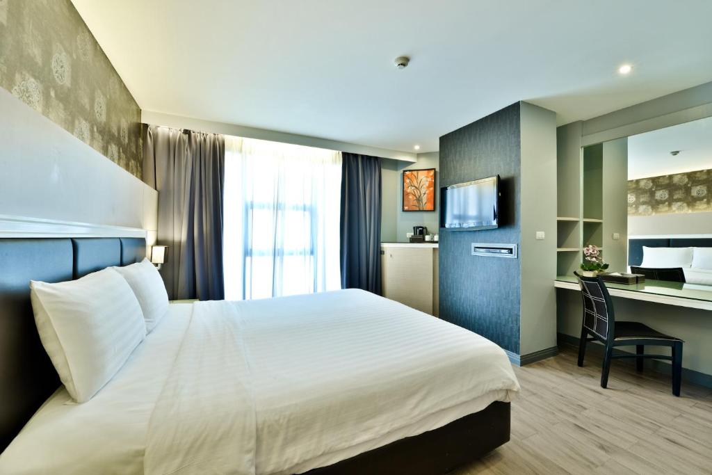 Сьюит (Представительский номер с кроватью размера «king-size») отеля Prestige Suites, Бангкок
