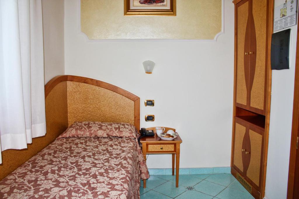 Одноместный (Одноместный номер) отеля Hotel Savoia, Сорренто