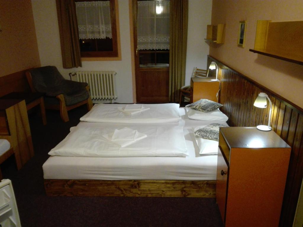 Двухместный (Двухместный номер с 1 кроватью или 2 отдельными кроватями) отеля Hotel U Můstků, Десна