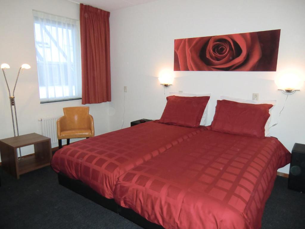 Двухместный (Двухместный номер с 2 отдельными кроватями и ванной) отеля Horsetellerie Rheezerveen, Гронинген