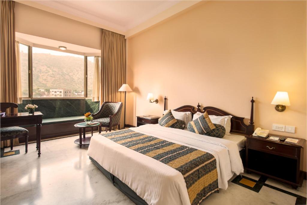 Двухместный (Двухместный номер Делюкс с 1 кроватью или 2 отдельными кроватями) отеля KK Royal Hotel & Convention Centre, Джайпур