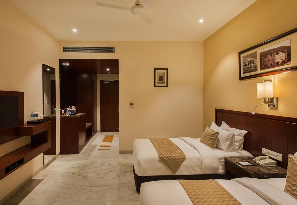 Трехместный (Роскошный трехместный номер) отеля KK Royal Hotel & Convention Centre, Джайпур