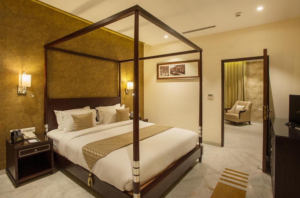 Сьюит (Люкс) отеля KK Royal Hotel & Convention Centre, Джайпур