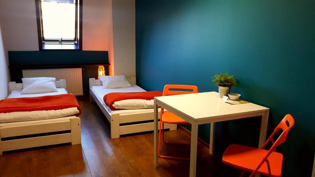 Двухместный (Двухместный номер с 2 отдельными кроватями и общей ванной комнатой) хостела Hello Hostel, Бельско-Бяла