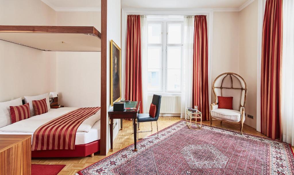 Двухместный (Улучшенный двухместный номер с 1 кроватью) апарт-отеля Derag Livinghotel an der Oper, Вена
