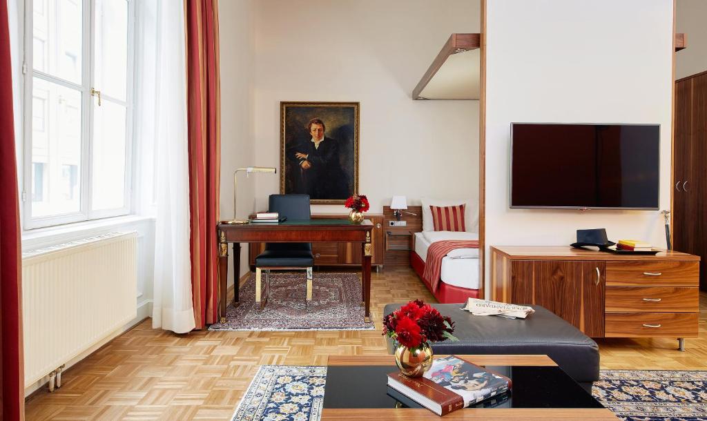 Апартаменты (Представительские двухместные апартаменты с 1 кроватью — Для длительного размещения) апарт-отеля Derag Livinghotel an der Oper, Вена