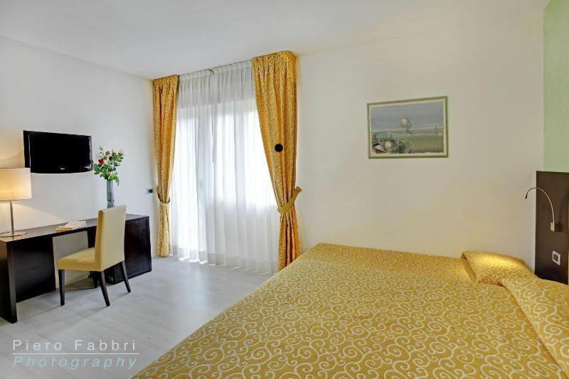 Двухместный (Улучшенный двухместный номер с 1 кроватью) отеля Hotel La Pergola di Venezia, Венеция-Лидо