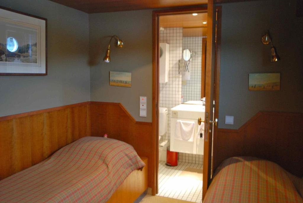 Двухместный (Двухместный номер с 2 отдельными кроватями) отеля Péniche d'hôtes MS Elisabeth, Намюр