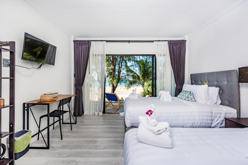 Двухместный (Улучшенный двухместный номер с 1 кроватью или 2 отдельными кроватями и видом на море) курортного отеля Thai Kamala Village Phuket, Пхукет