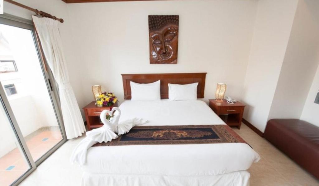 Двухместный (Улучшенный двухместный номер с 1 кроватью) отеля Palmview Resort, Пхукет