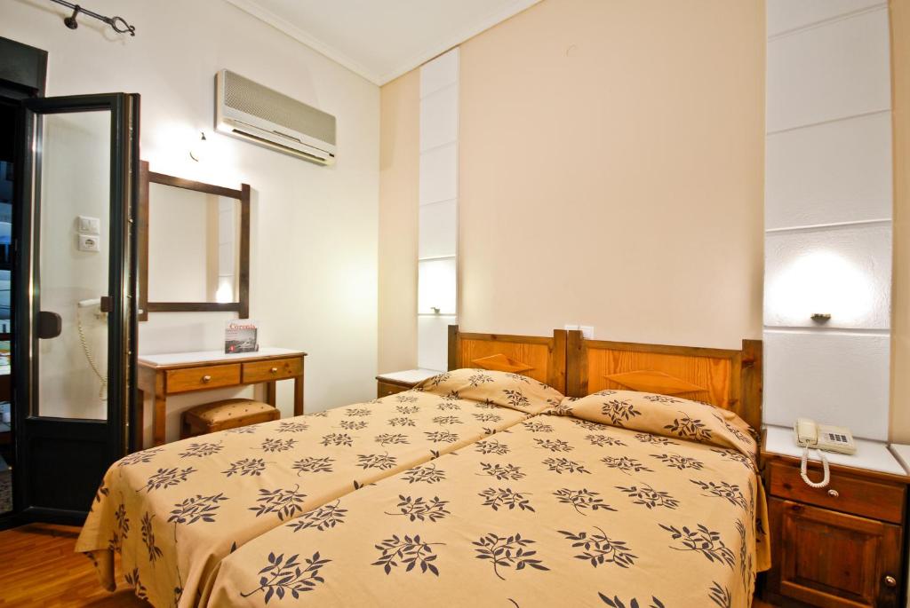 Двухместный (Двухместный номер с 2 отдельными кроватями и видом на город) отеля Hotel Coronis, Наксос