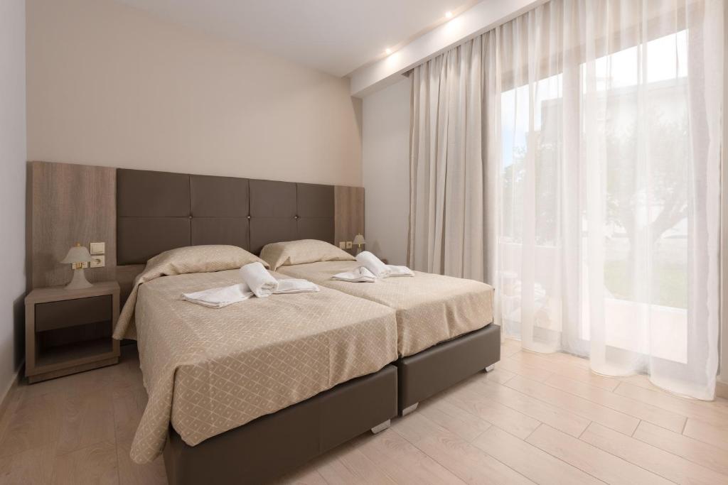 Двухместный (Двухместный номер Делюкс с 1 кроватью и балконом) отеля Saint George Resort, Архангелос (Эгейские острова)
