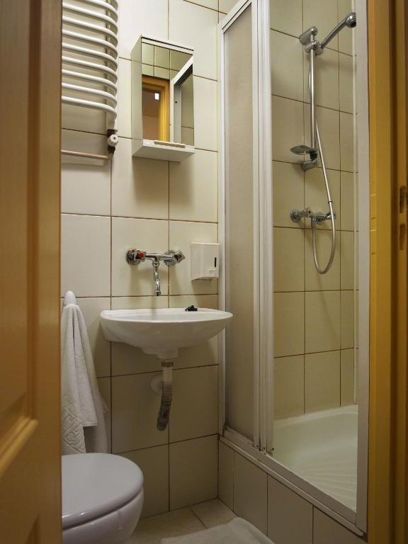 Двухместный (Бюджетный двухместный номер с 2 отдельными кроватями) отеля Tournet, Краков