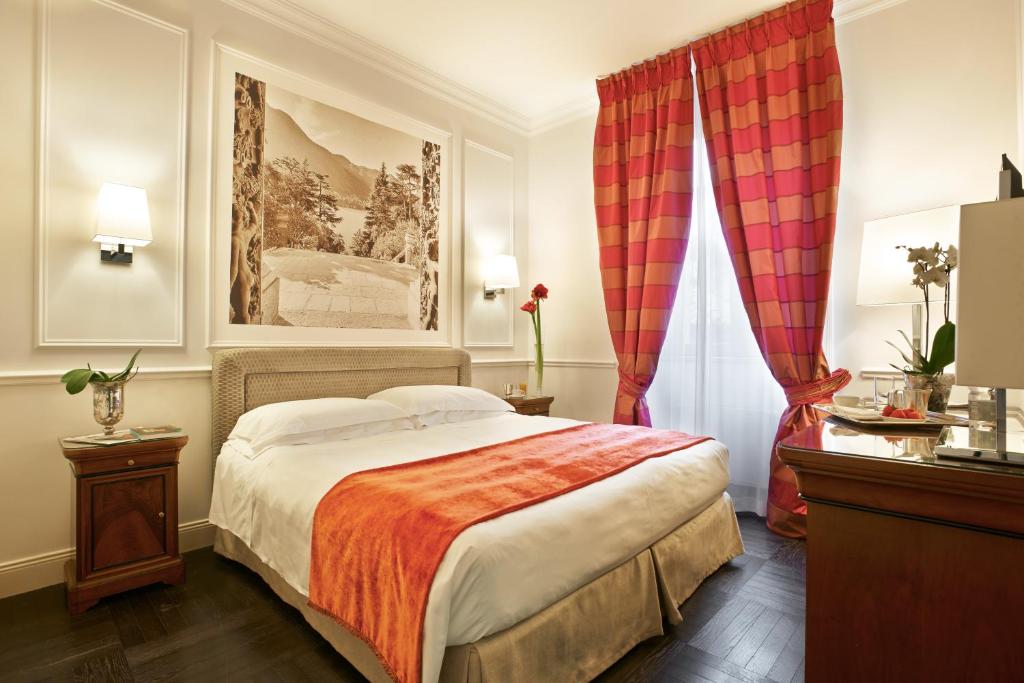 Двухместный (Улучшенный двухместный номер с 1 кроватью или 2 отдельными кроватями) отеля Albergo Terminus, Комо
