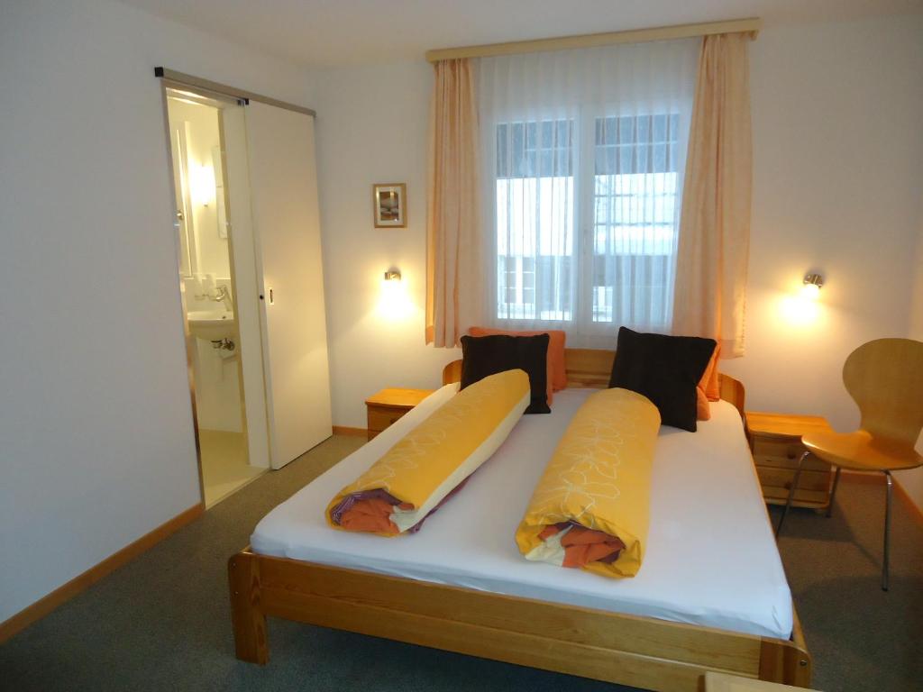 Четырехместный (Четырехместный номер с собственной ванной комнатой) отеля Hotel Tschuggen, Гриндельвальд