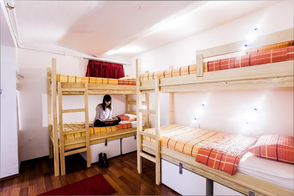 Номер (Односпальная кровать в общем номере с 4 кроватями), Palmers Lodge Hostel