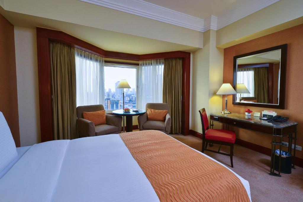 Двухместный (Номер Делюкс с кроватью размера «king-size» — Для некурящих) отеля Diamond Hotel Philippines, Манила