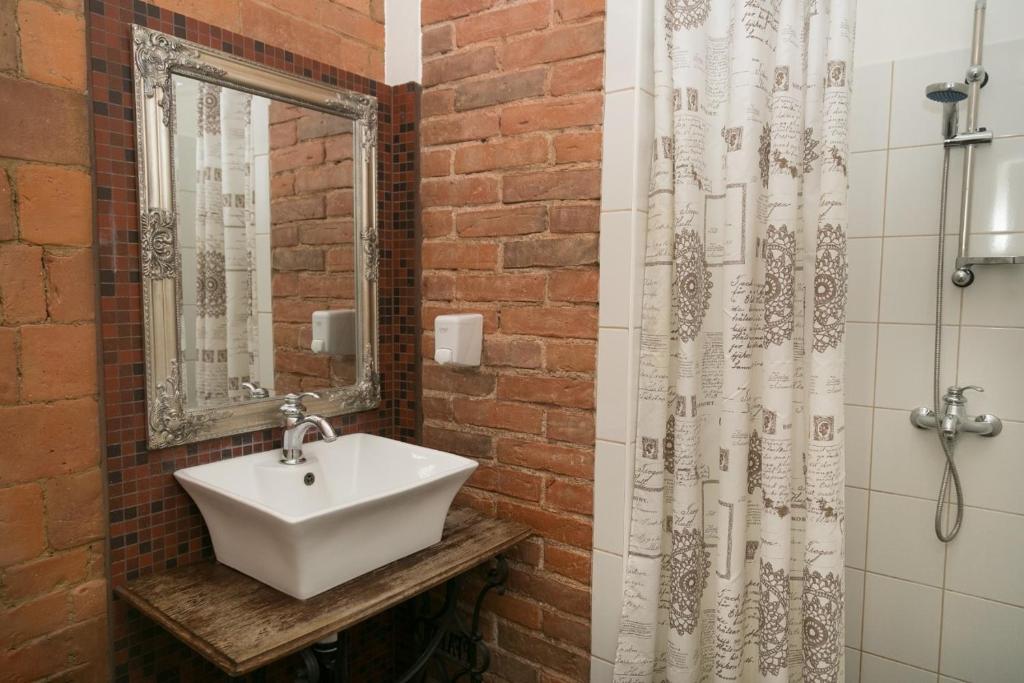 Трехместный (Улучшенный трехместный номер с собственной ванной комнатой) гостевого дома Guesthouse Carl Schmidt, Пылтсамаа