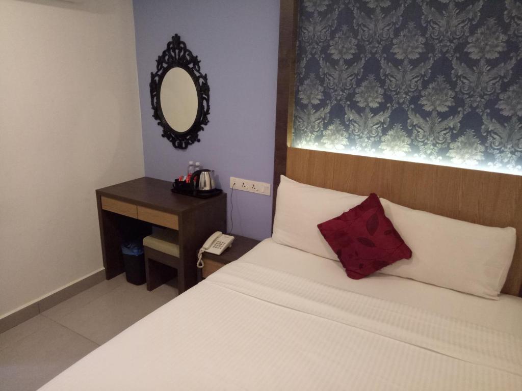 Двухместный (Улучшенный двухместный номер с 1 кроватью) отеля Hotel Check-In, Куала-Лумпур