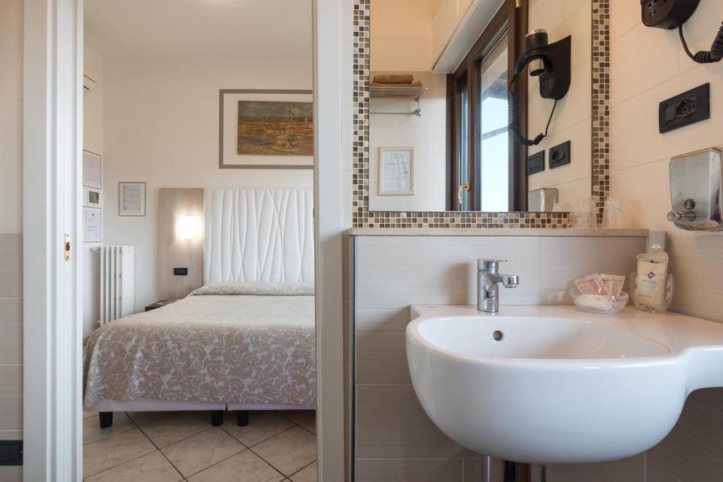 Двухместный (Двухместный номер эконом-класса с 1 кроватью) отеля Hotel Bellavista, Флоренция