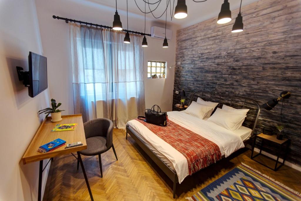 Двухместный (Двухместный номер с 1 кроватью и общей ванной комнатой) хостела First Hostel Bucharest, Бухарест