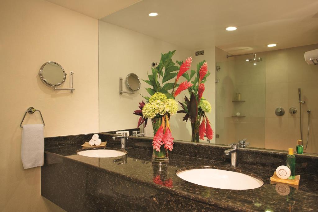 Двухместный (Номер Делюкс с тропическим видом и гидромассажной ванной) курортного отеля Dreams Huatulco Resort & Spa, Танголунда